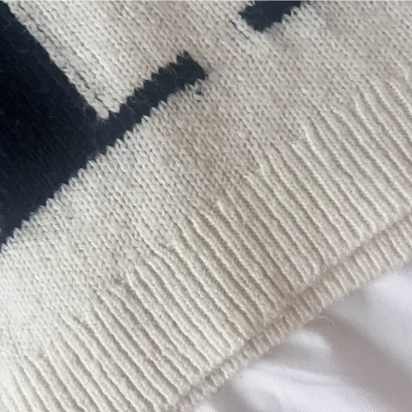 Calvin Klein Designer White sweater - Picture 12 of 12